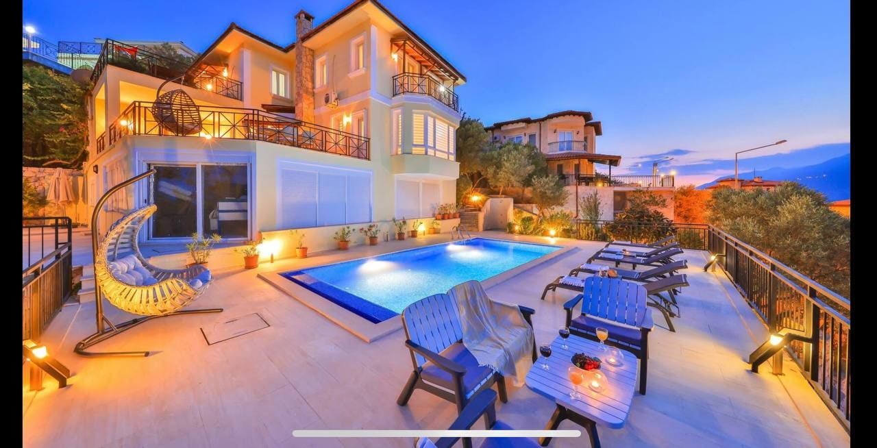 Villa à Kaş, Turquie, 250 m² - image 1