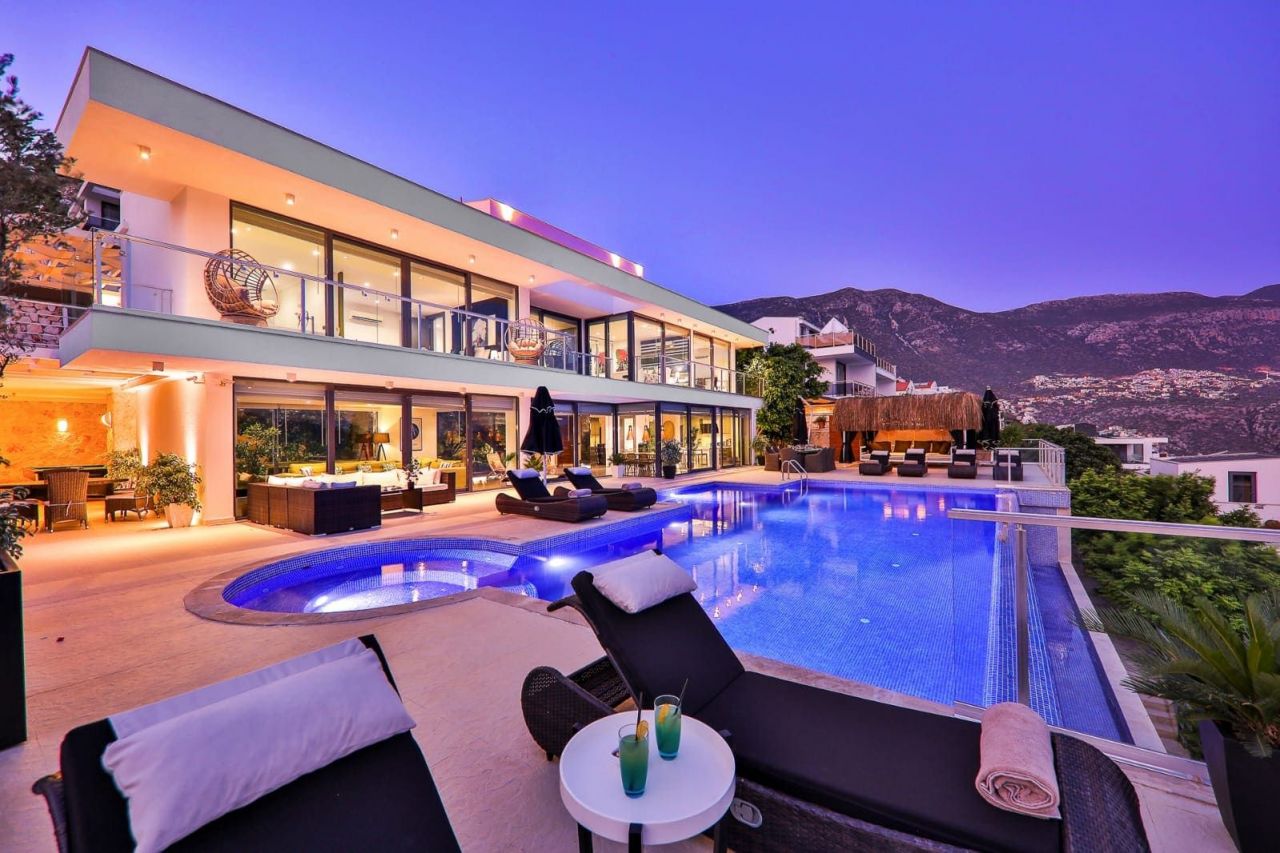 Villa en Kalkan, Turquia, 400 m² - imagen 1