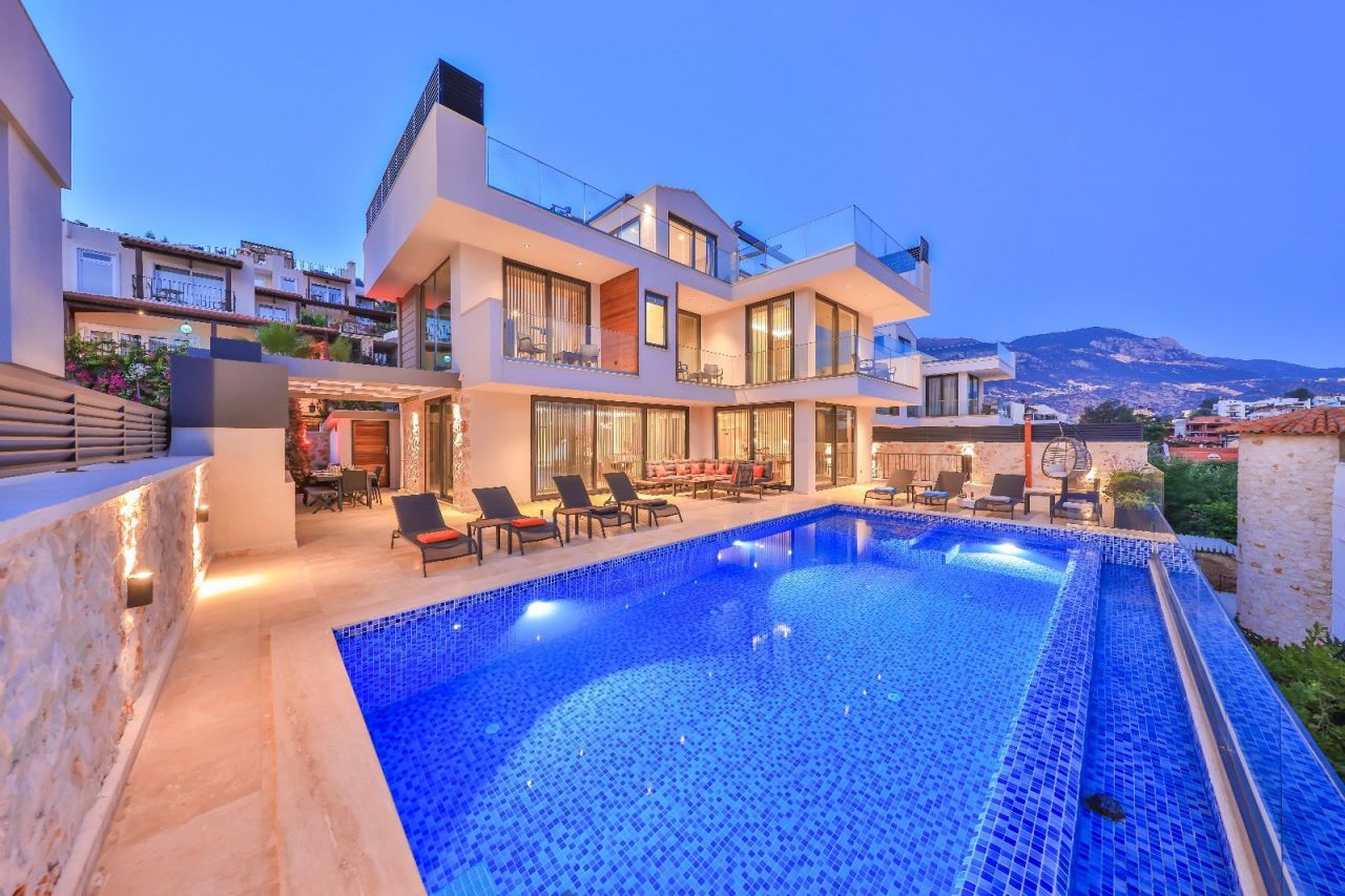 Villa in Kalkan, Türkei, 370 m² - Foto 1