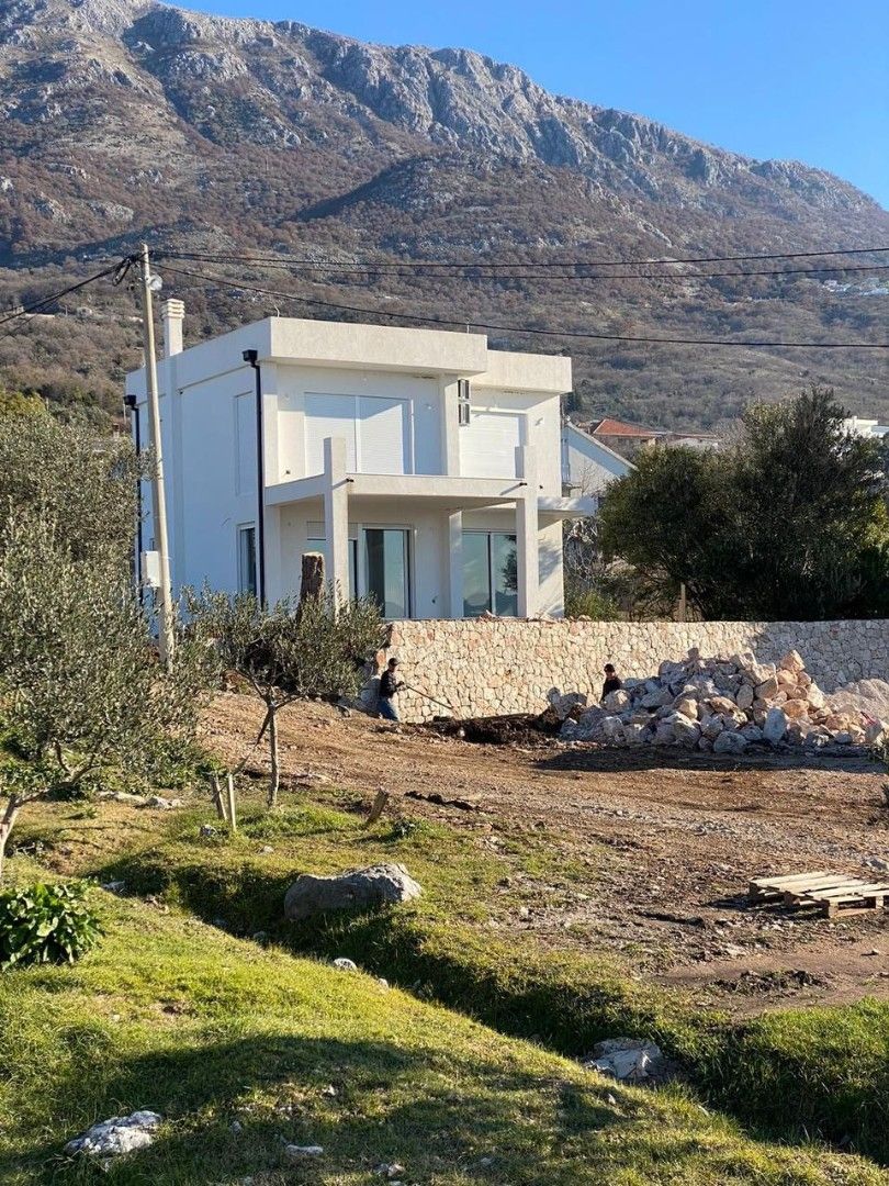 Haus in Dobra Voda, Montenegro, 150 m² - Foto 1