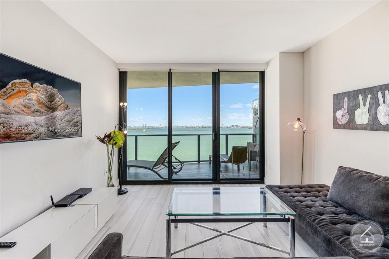 Flat in Miami, USA, 100 m² - picture 1