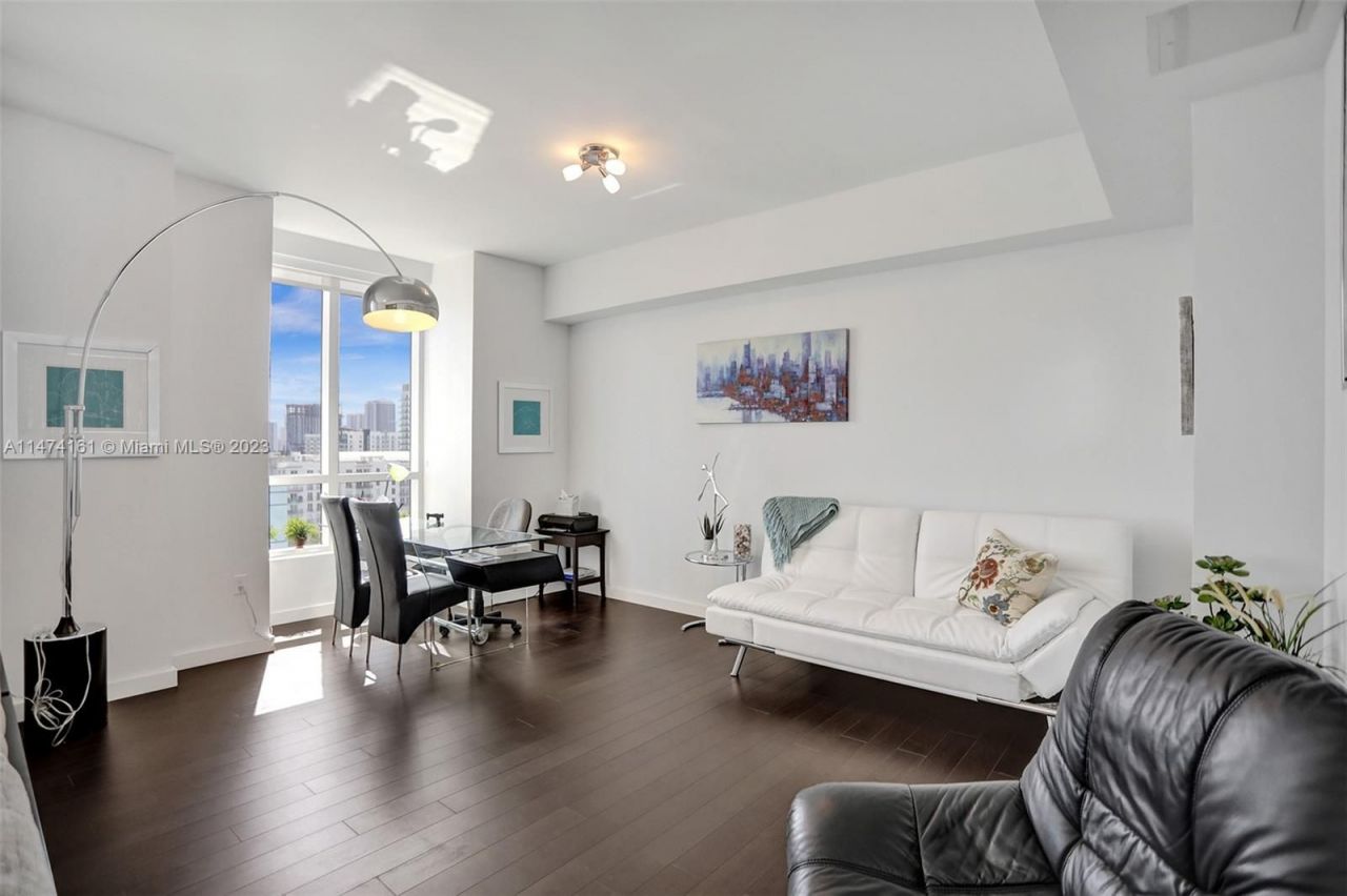 Piso en Miami, Estados Unidos, 75 m² - imagen 8