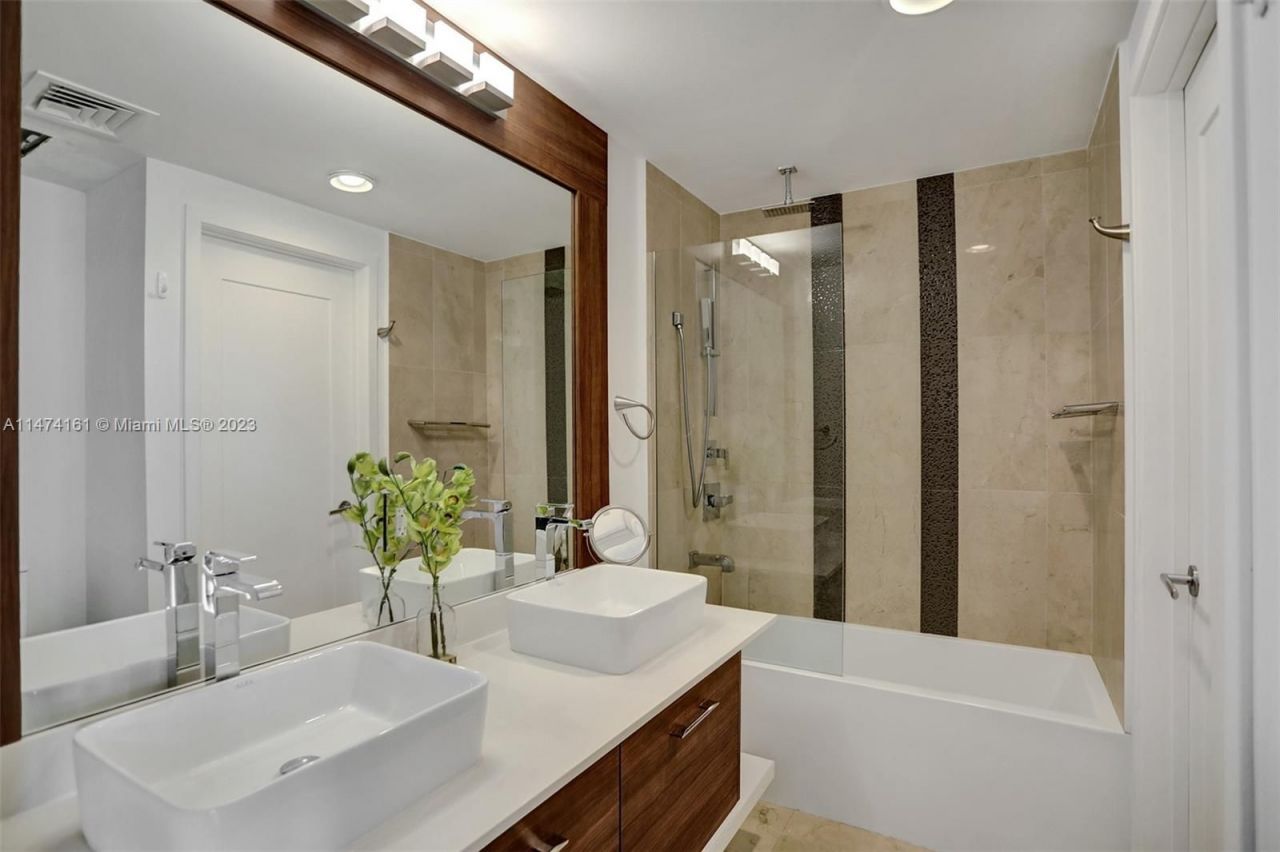 Piso en Miami, Estados Unidos, 75 m² - imagen 13