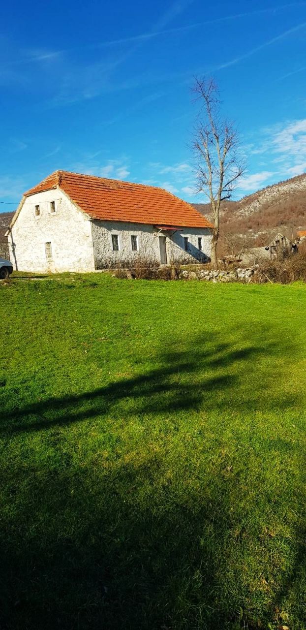 Terrain à Nikšić, Monténégro, 7.1 ha - image 1