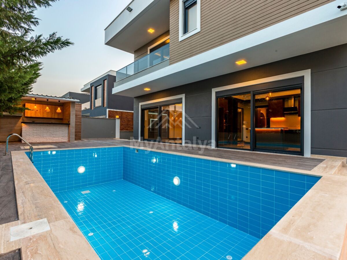 Villa à Antalya, Turquie, 350 m² - image 1