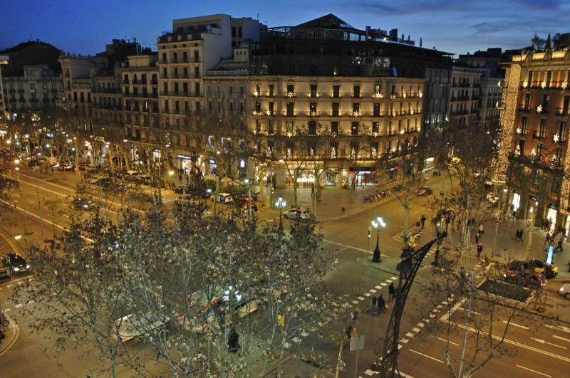 Commercial apartment building in Barcelona, Spain - picture 1