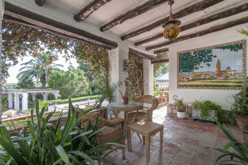 Chalet en Castelldefels, España, 1 084 m² - imagen 4