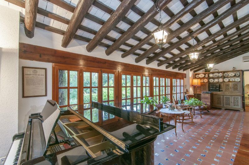 Chalet en Castelldefels, España, 1 084 m² - imagen 7