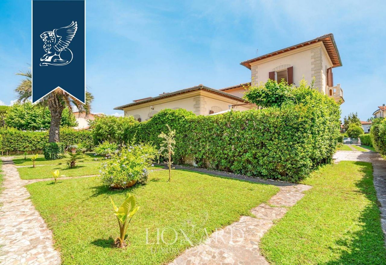 Villa in Pietrasanta, Italien, 380 m² - Foto 1