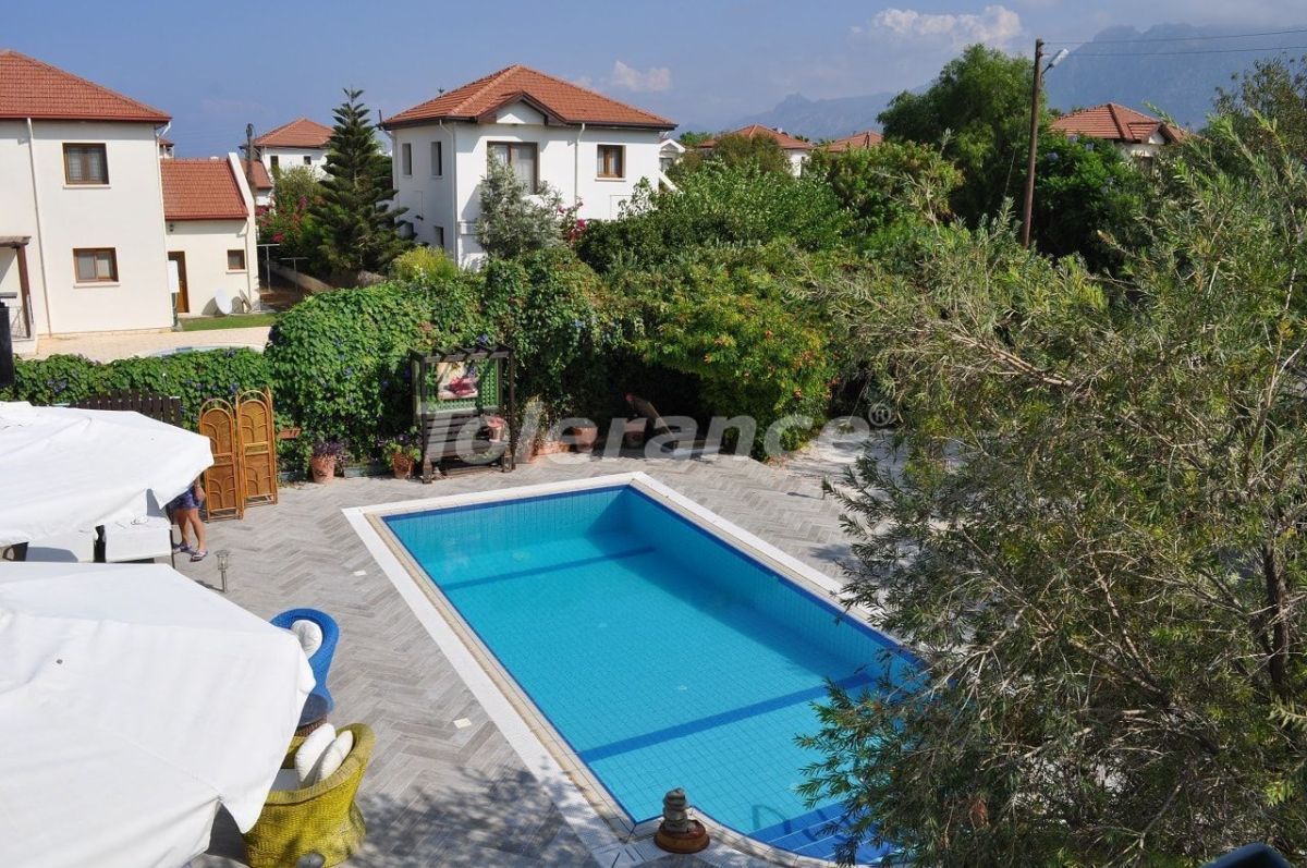 Villa en Alsancak, Chipre, 200 m² - imagen 1