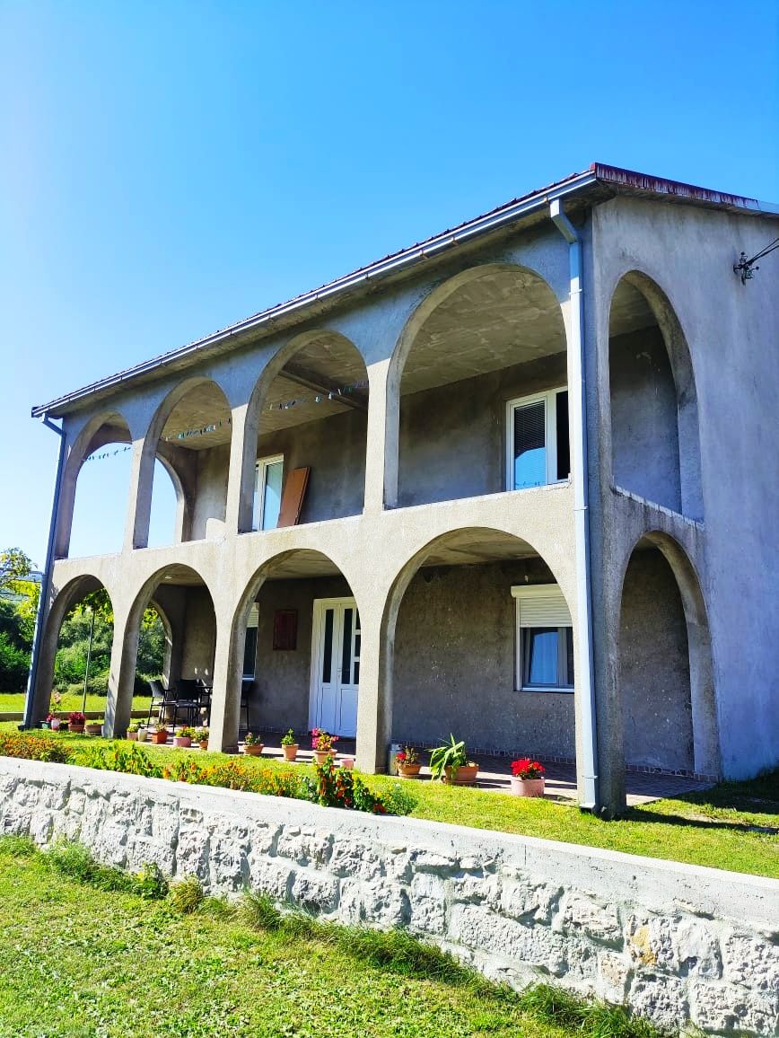 Casa en Nikšić, Montenegro, 166 m² - imagen 1