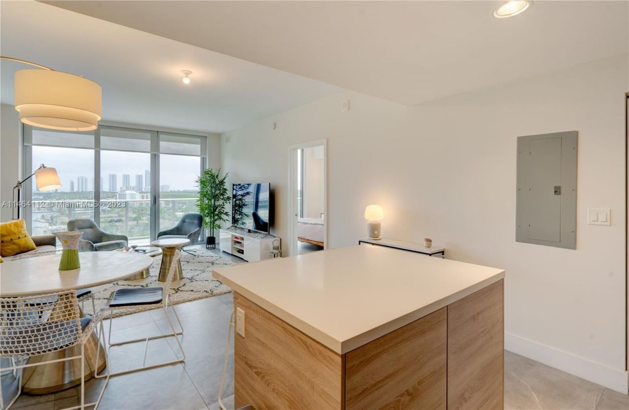 Piso en Miami, Estados Unidos, 100 m² - imagen 3