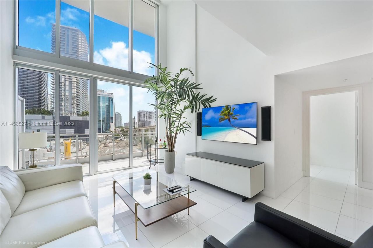 Flat in Miami, USA, 140 m² - picture 1