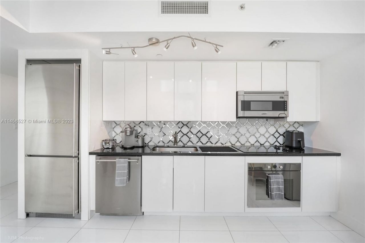 Flat in Miami, USA, 140 m² - picture 12