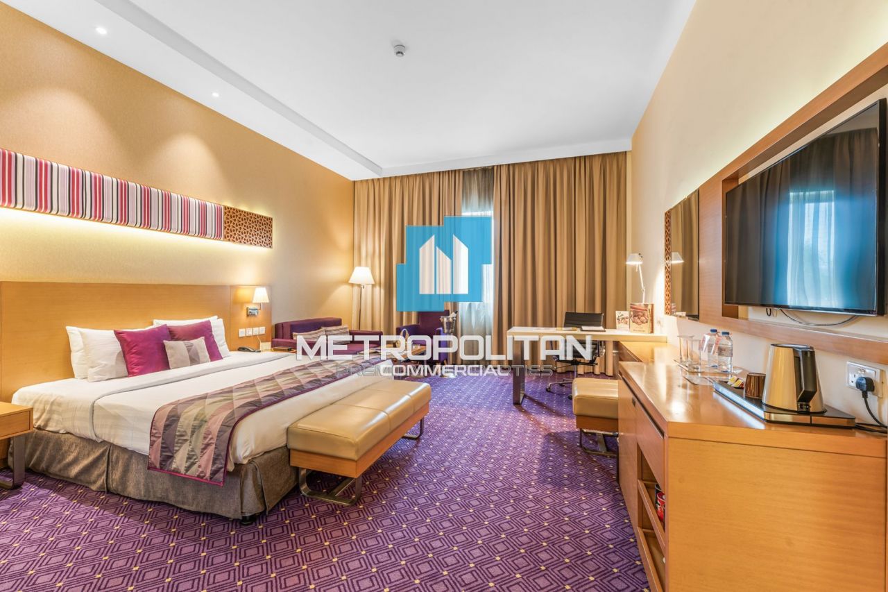 Hotel in Dubai, UAE, 9 370 m² - picture 1