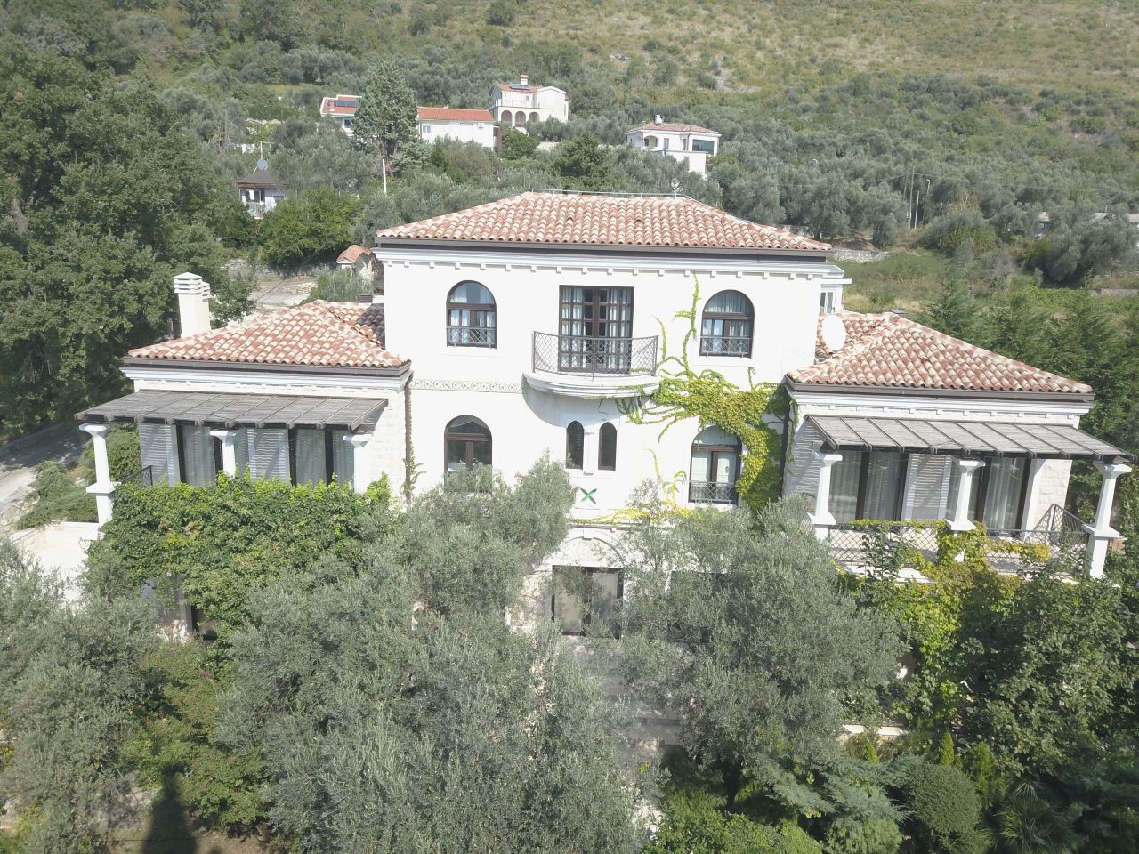 Villa in Rezevici, Montenegro, 550 m² - picture 1