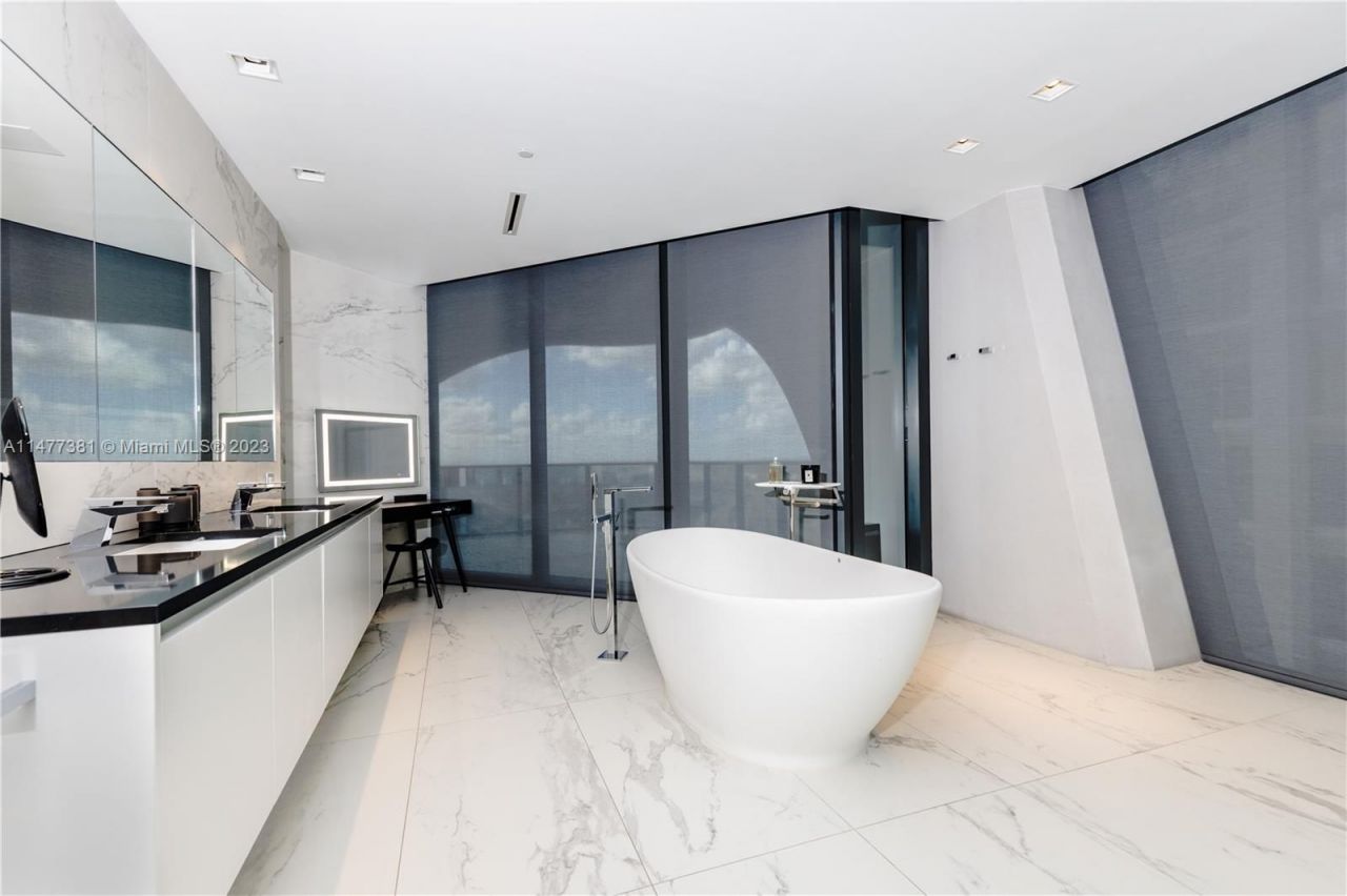 Flat in Miami, USA, 410 m² - picture 11