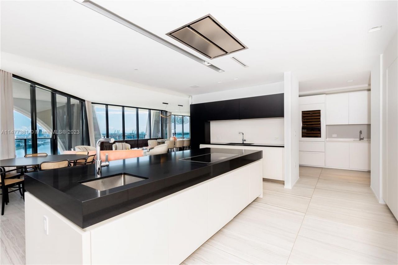 Flat in Miami, USA, 410 m² - picture 9