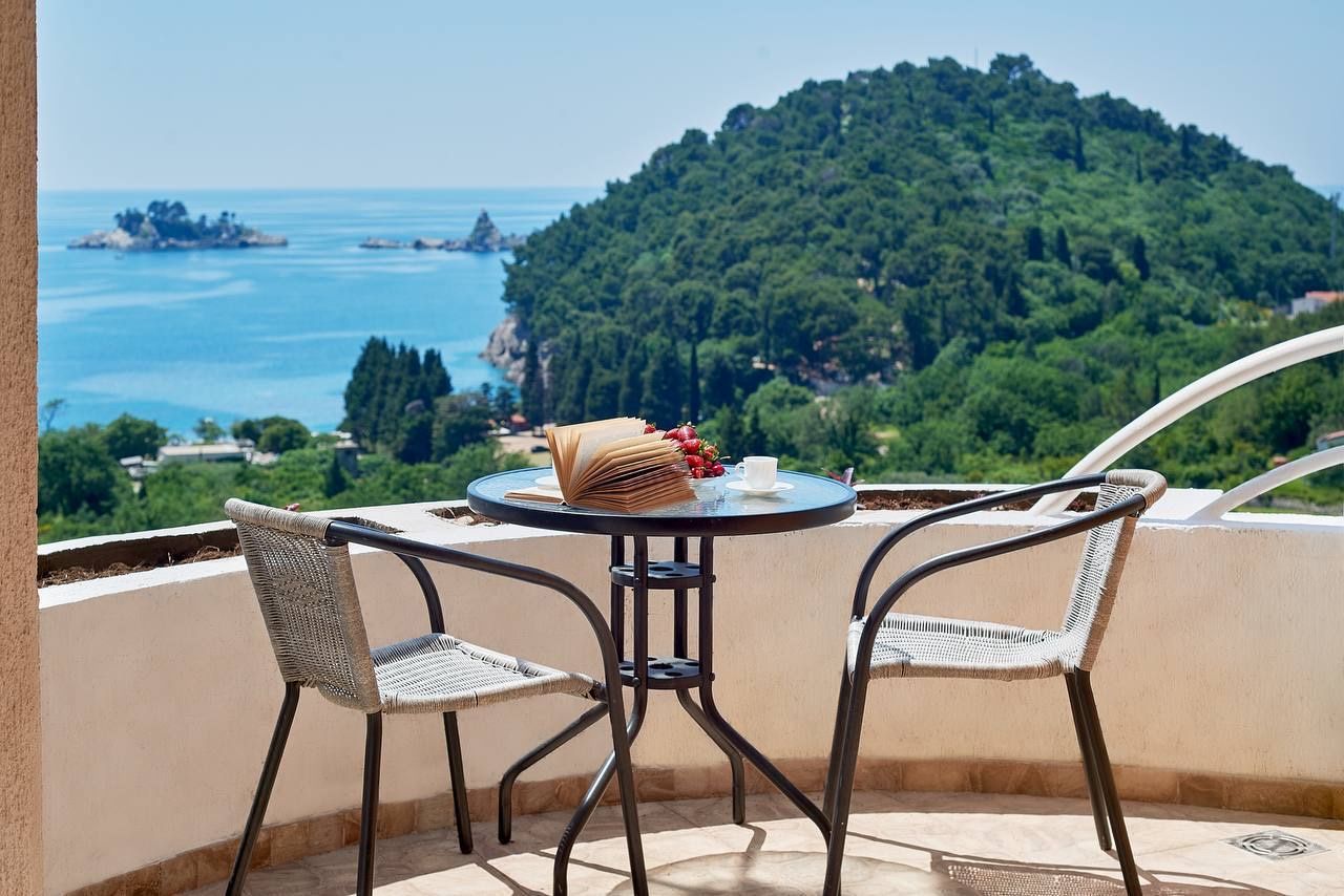 Mietshaus in Petrovac, Montenegro, 833 m² - Foto 1