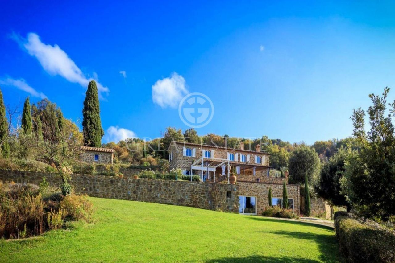 House in Montalcino, Italy, 324.25 m² - picture 1