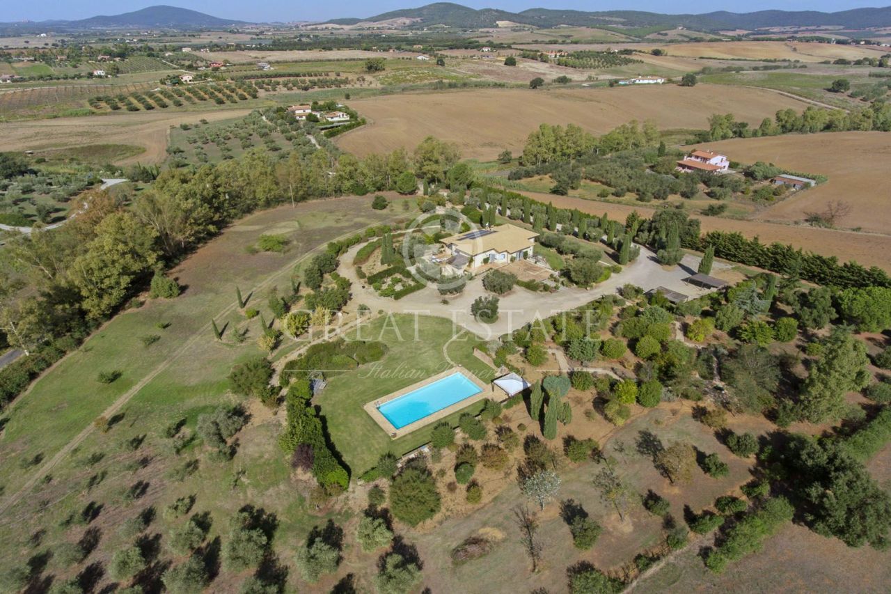 Villa in Viterbo, Italy, 416.85 m² - picture 1