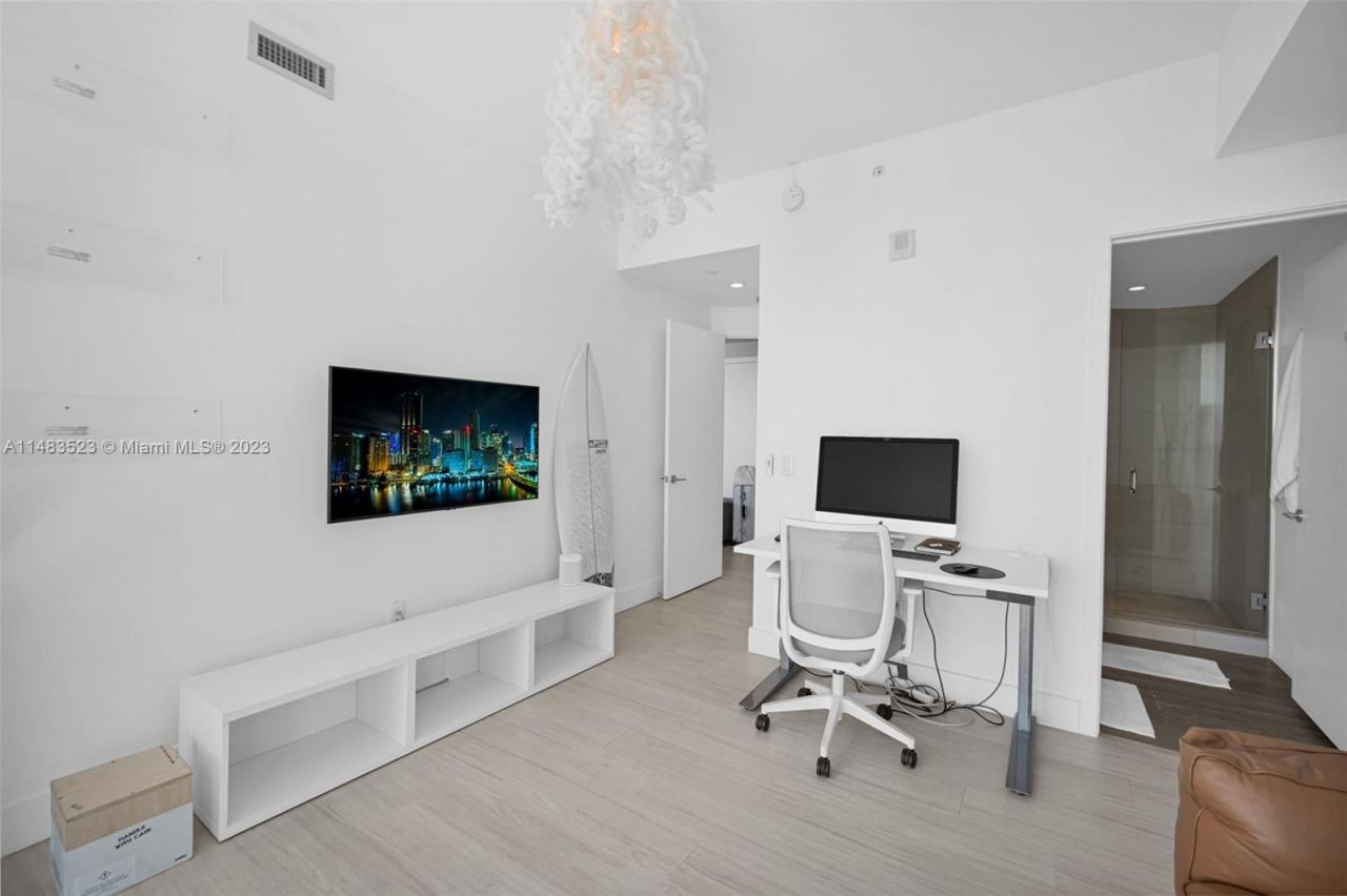 Flat in Miami, USA, 160 m² - picture 4