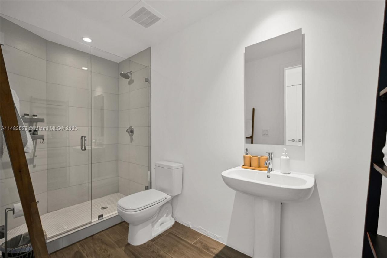 Flat in Miami, USA, 160 m² - picture 8