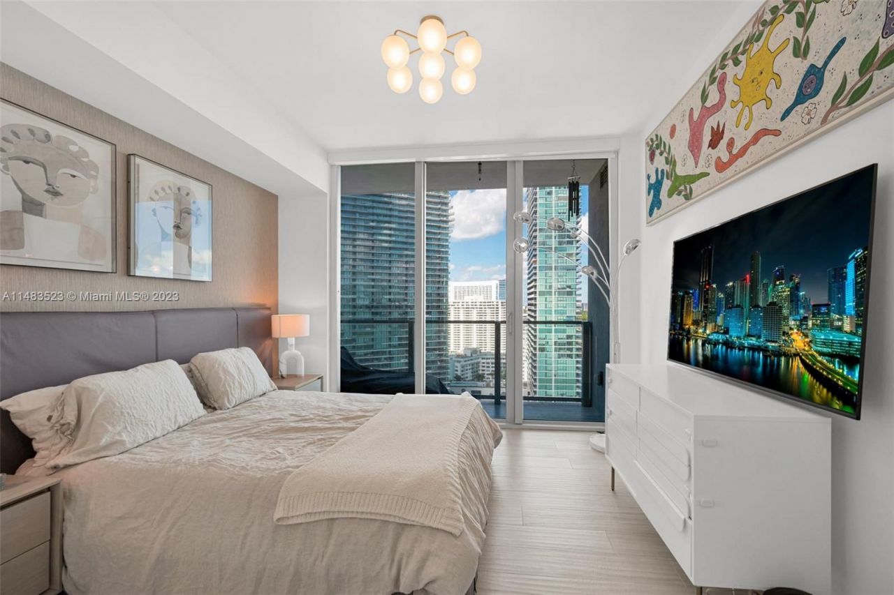 Flat in Miami, USA, 160 m² - picture 5