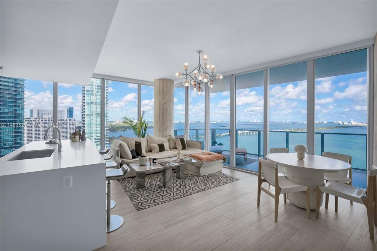 Piso en Miami, Estados Unidos, 160 m² - imagen 1