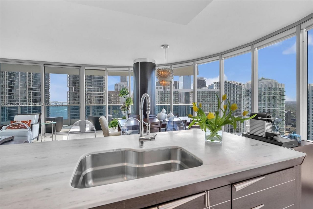 Flat in Miami, USA, 140 m² - picture 6