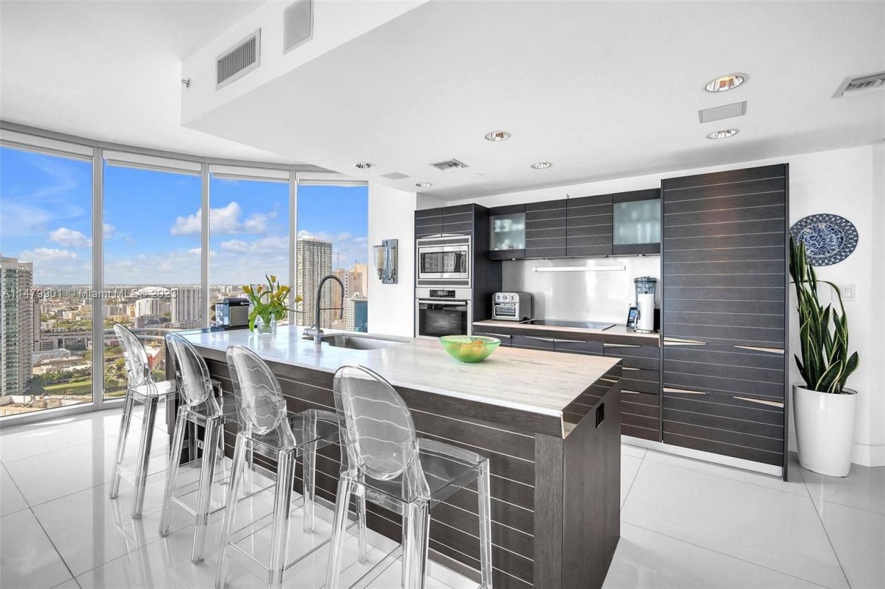 Flat in Miami, USA, 140 m² - picture 5