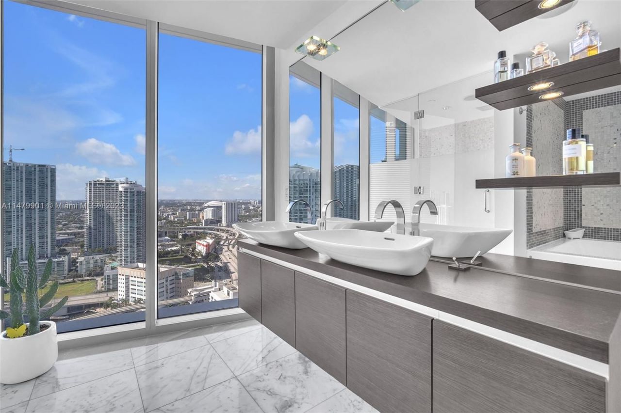 Flat in Miami, USA, 140 m² - picture 10