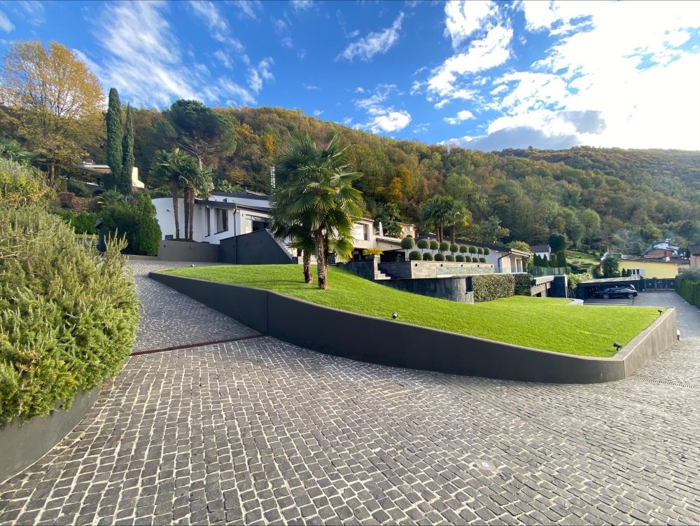 Villa in Lugano, Switzerland, 790 m² - picture 1