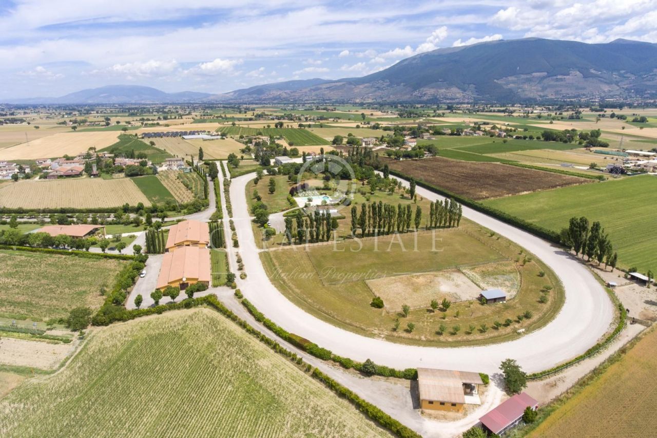 Hotel en Spoleto, Italia, 3 008.75 m² - imagen 8