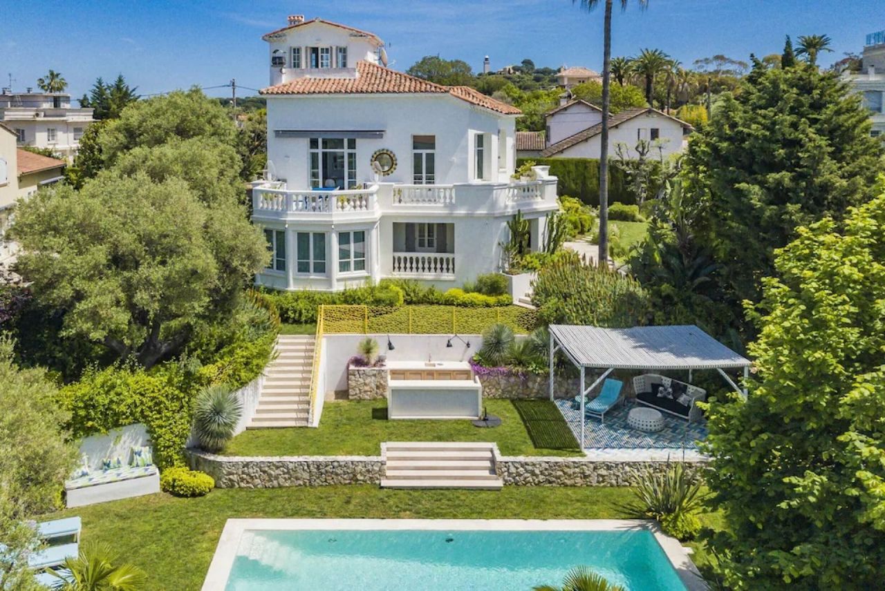 Villa à Antibes, France, 160 m² - image 1