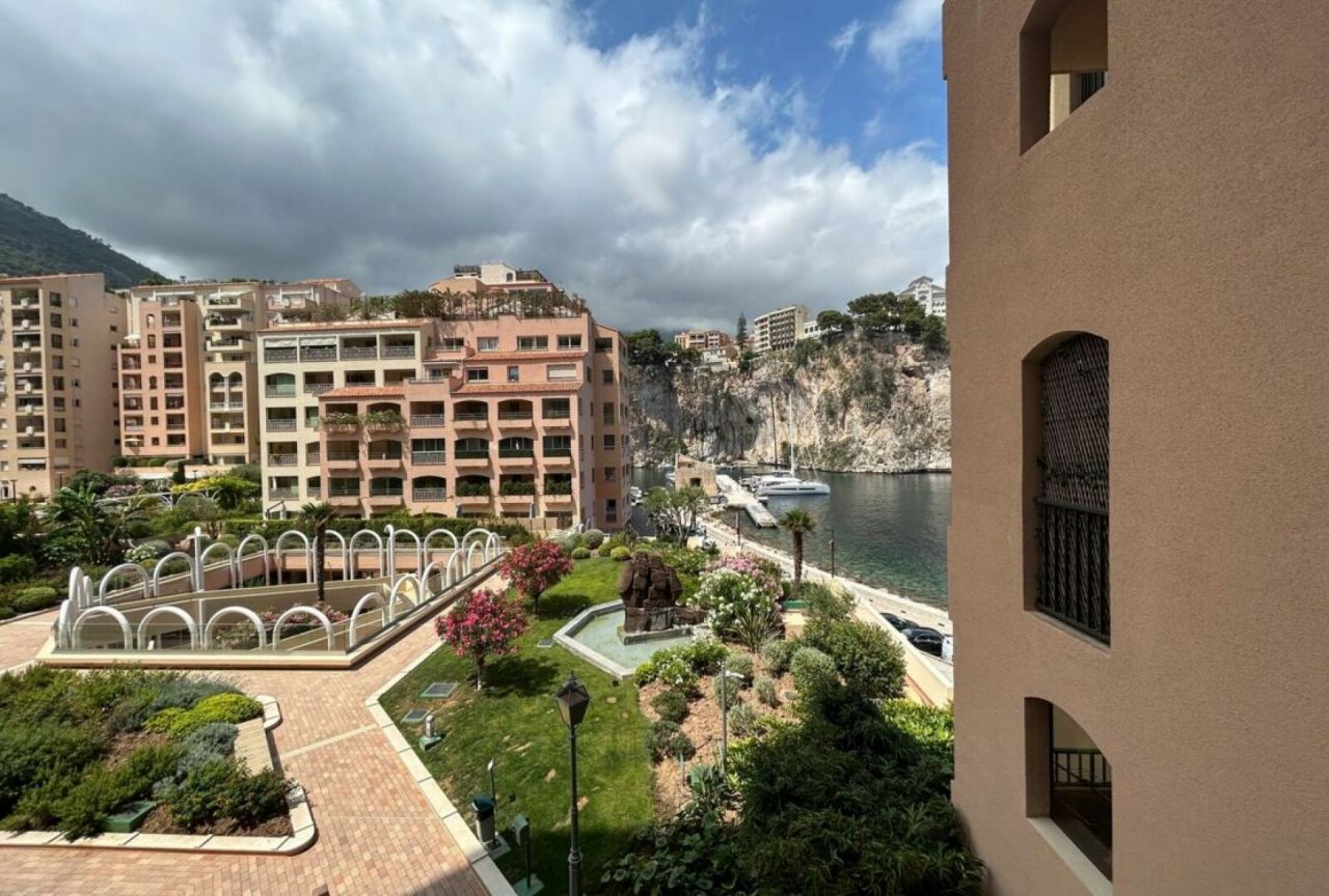 Apartment in Monaco, Monaco, 62 m² - picture 1