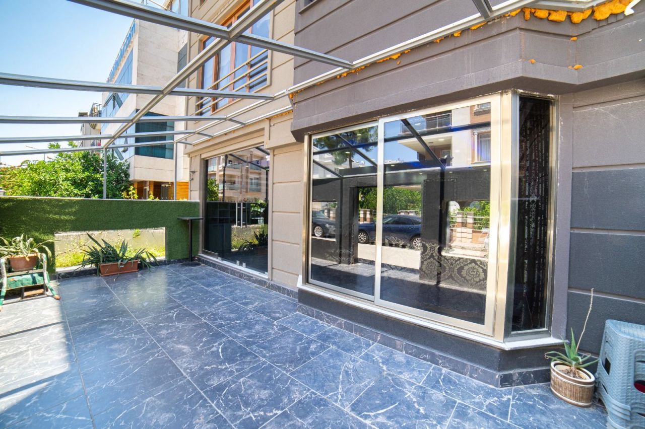 Bureau à Lara, Turquie, 345 m² - image 1