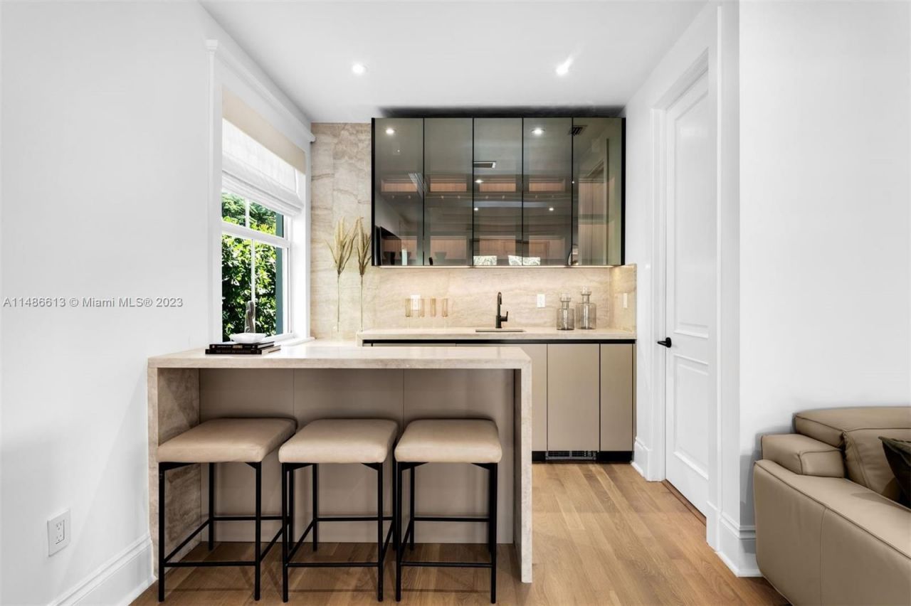 Maison à Miami, États-Unis, 450 m² - image 6