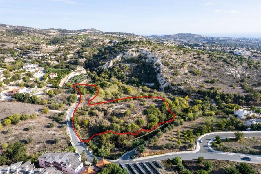 Terrain à Paphos, Chypre, 9 150 m² - image 1