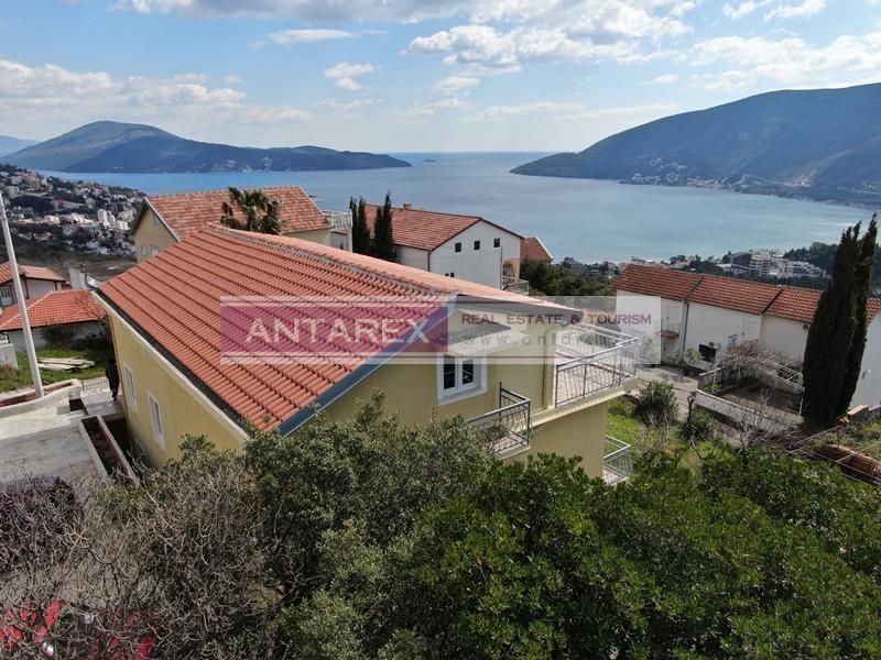 Appartement à Herceg-Novi, Monténégro, 104 m² - image 1