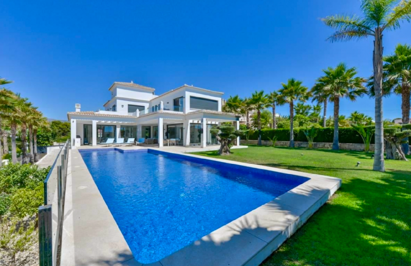 Villa à Calp, Espagne - image 1