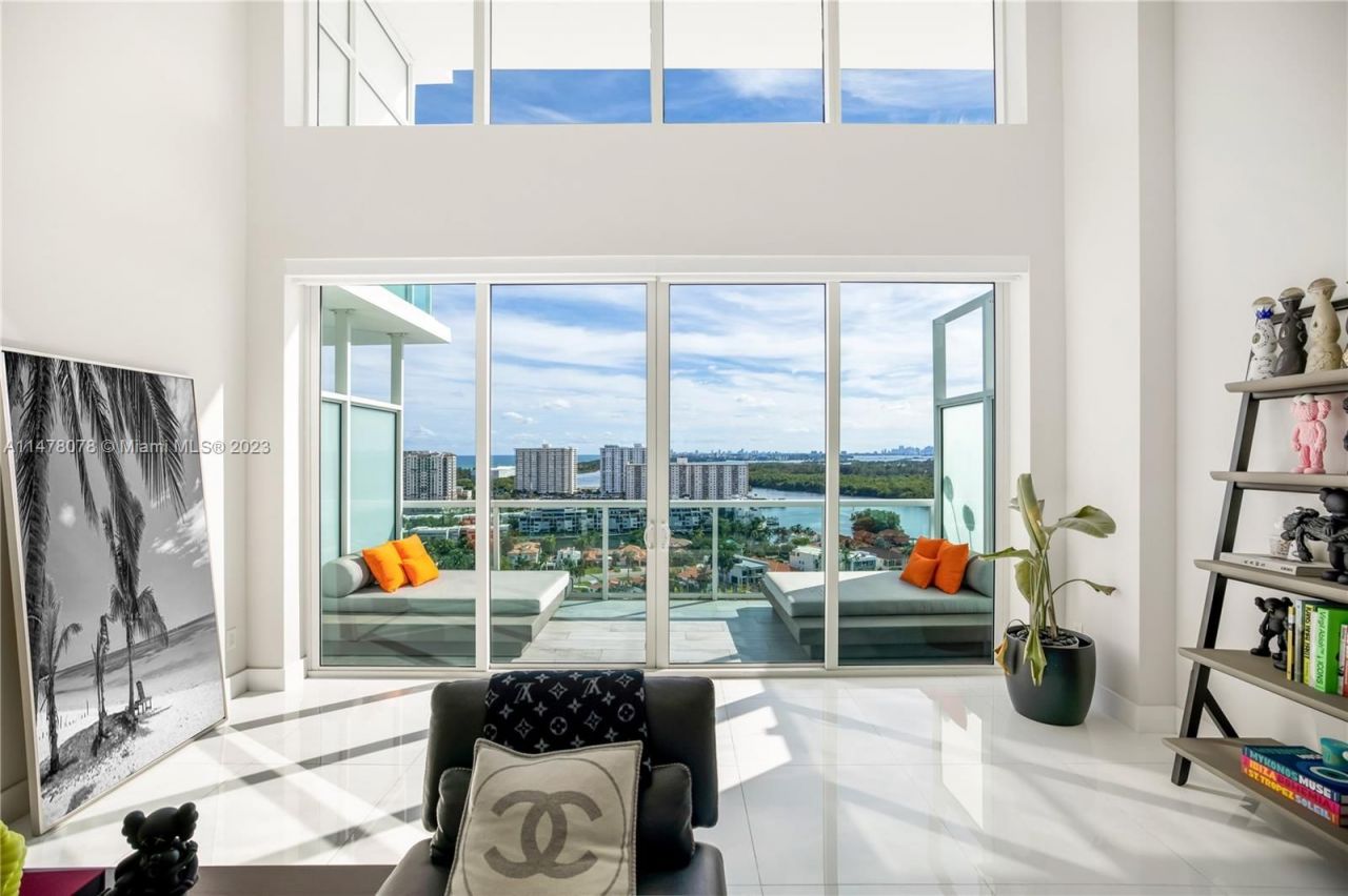 Penthouse in Miami, USA, 270 m² - picture 2