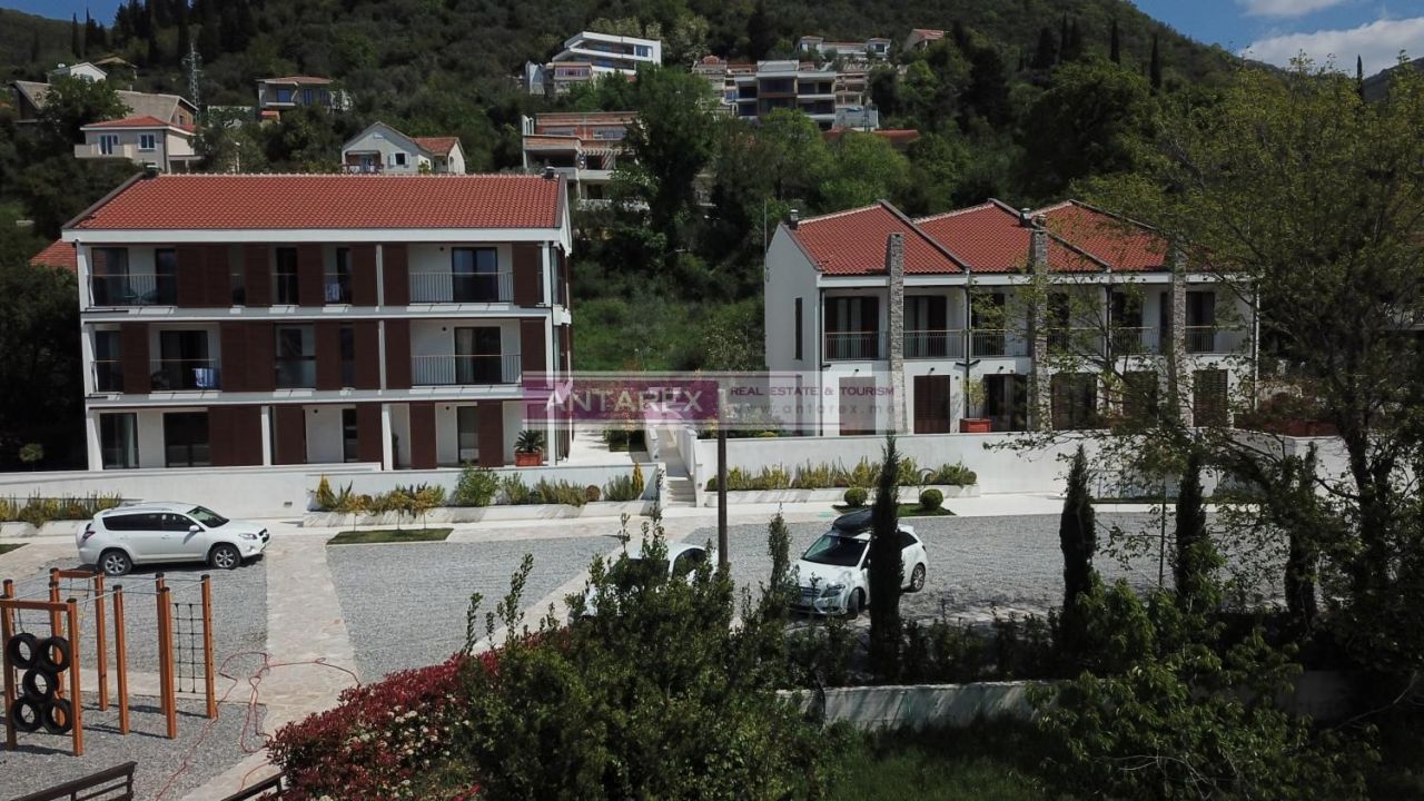 Apartamento en Tivat, Montenegro, 63 m² - imagen 1