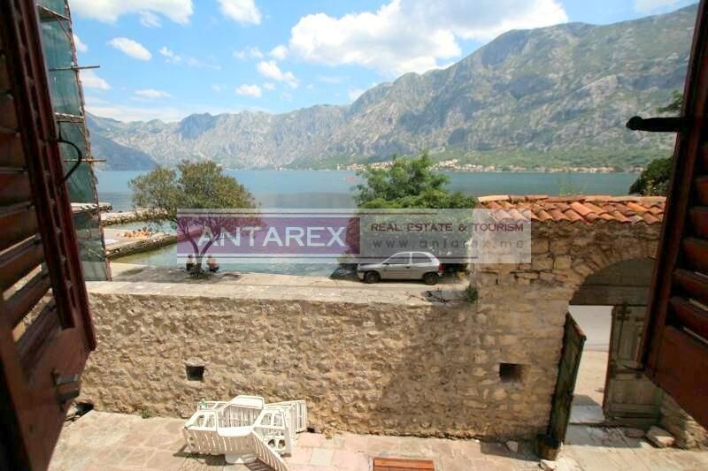 Villa in Prcanj, Montenegro, 260 m² - picture 1