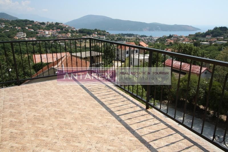 Appartement à Herceg-Novi, Monténégro, 105 m² - image 1