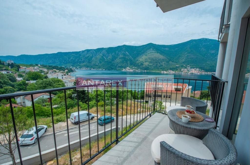 Apartamento en Dobrota, Montenegro, 60 m² - imagen 1