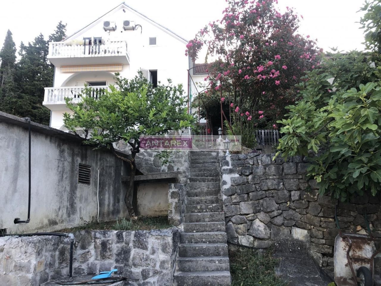 Villa à Tivat, Monténégro, 288 m² - image 1