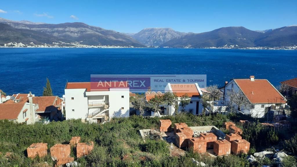 Terrain à Tivat, Monténégro, 453 m² - image 1