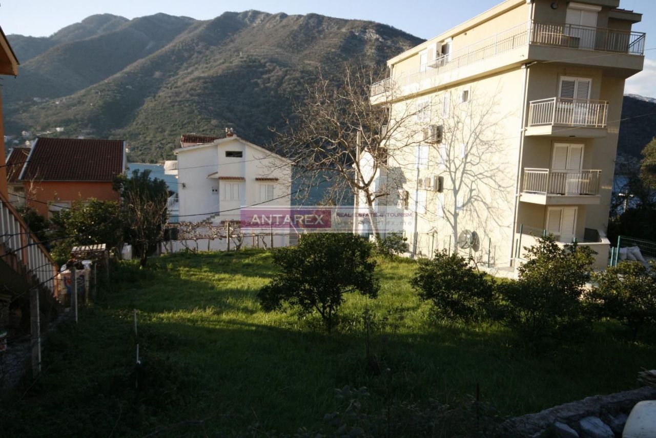 Grundstück in Lepetane, Montenegro, 337 m² - Foto 1