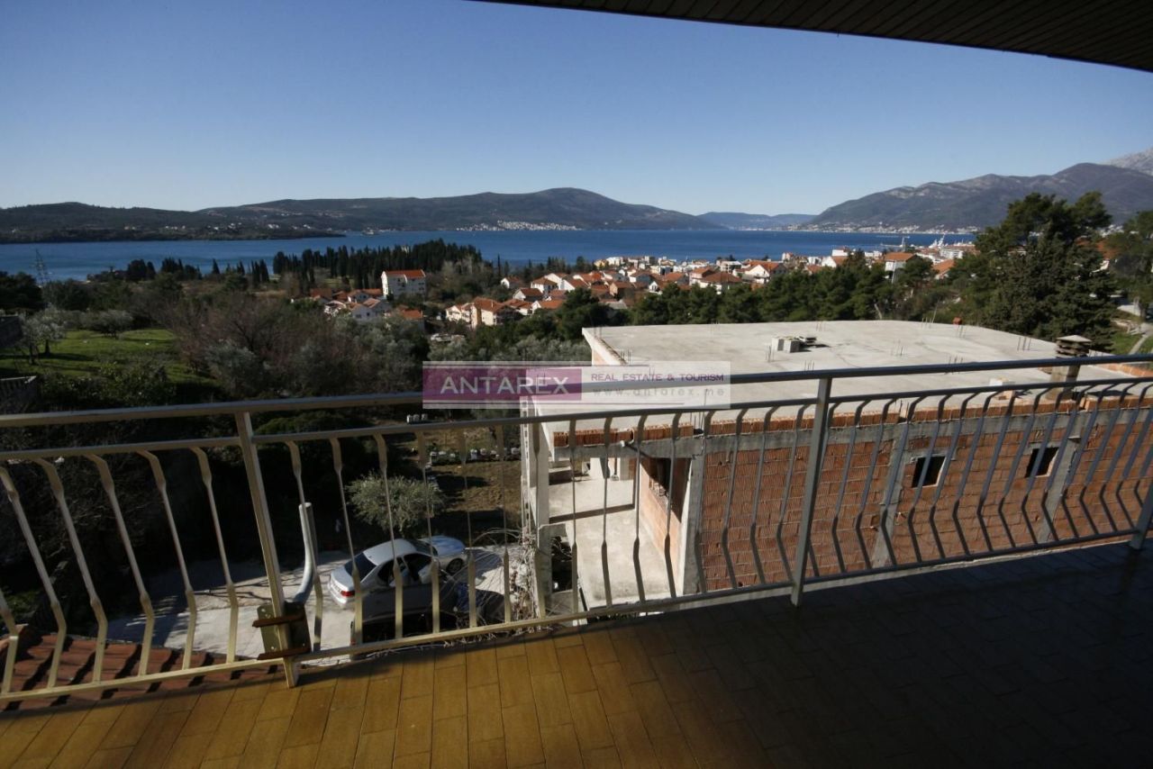 Villa in Tivat, Montenegro, 120 m² - picture 1